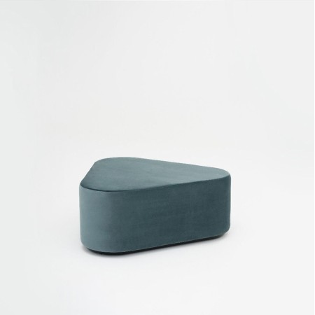 Grand pouf triangulaire design - L. 118 x 109 x H. 47cm - Hana - HN02