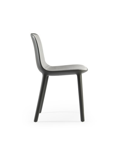 Chaise Freya éco-conçue – structure monobloc en plastique recyclé