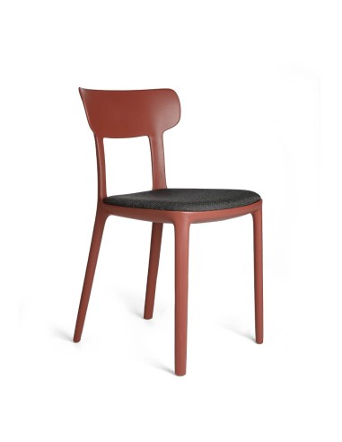 Chaise design en matériaux recyclés – assise confortable en tissu