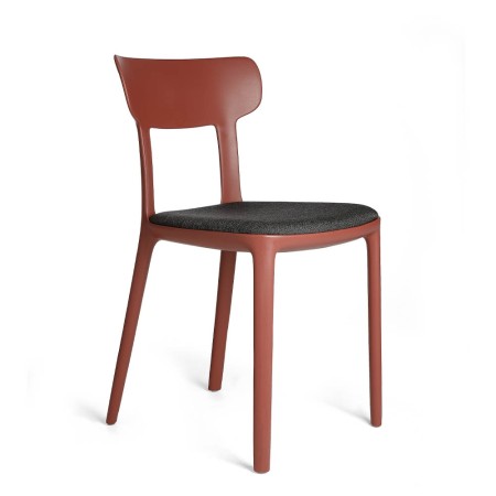 Chaise design en matériaux recyclés – assise confortable en tissu