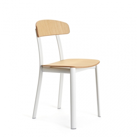 chaise en bois naturel avec structure métal