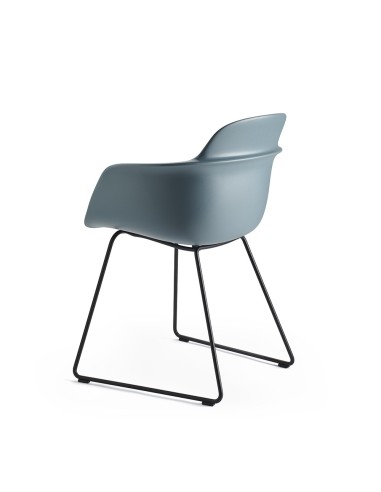Chaise Sicla – Design épuré avec coque plastique moulée et base traîneau élégante en métal