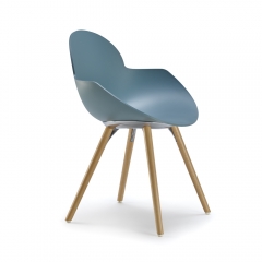 Chaise coque plastique avec pieds bois de hêtre – Cookie