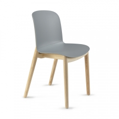 Chaise Relief avec pieds en bois et coque plastique
