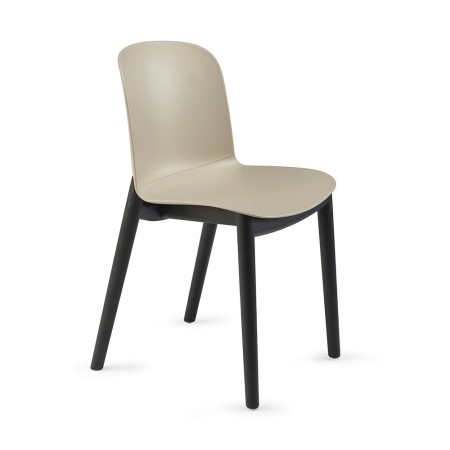 Chaise d’accueil avec assise plastique et base bois – Relief