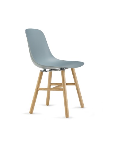 Chaise design avec coque plastique et structure en bois de chêne rétro