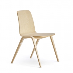 Chaise empilable en bois de chêne naturel Woodstock – 4 pieds, design minimaliste