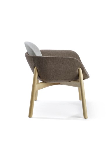 Fauteuil PEB dossier bas et confortable - pieds en bois - ambiance chaleureuse