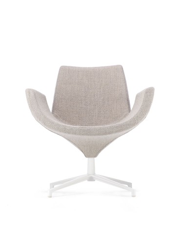 Fauteuil Beetle dossier bas en tissu beige – assise enveloppante et pied aluminium blanc