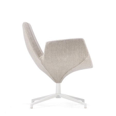 Fauteuil lounge Beetle beige – vue latérale, base étoile blanche pivotante
