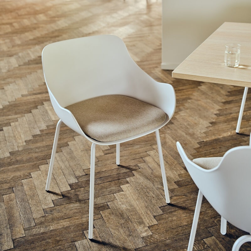 Chaise avec coque en plastique et assise rembourrée  BL3P1  MDD