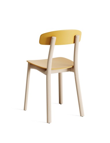 Chaise Feluca Organic – Design vintage revisité avec une assise en plastique et des pieds en bois naturel