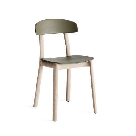 Feluca Organic – Chaise rétro avec assise en plastique et piétement en bois naturel, un design moderne et élégant