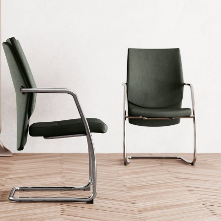 Siège de conférence en cuir design et piétement luge - Galassia