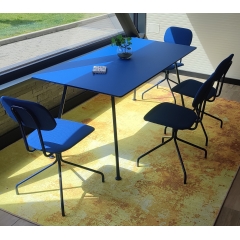 Table de conférence + 4 chaises - déstockage
