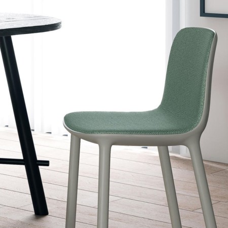 Chaise monobloc Freya – plastique recyclé au design épuré