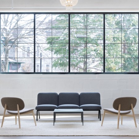 Salle d'attente pour visiteurs avec des chaises relax en tissu - Harmo