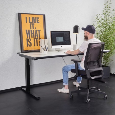 Chaise de bureau ergonomique Kickster avec dossier en maille respirante et assise confortable, idéale pour espace professionnel