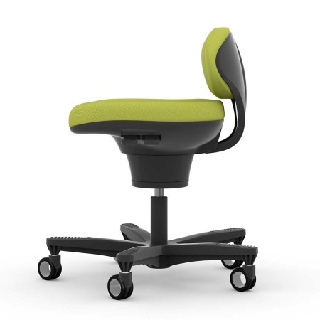  	Chaise CoreChair Light verte vue de côté, montrant l’assise active et le soutien lombaire