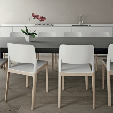 table avec Chaise design Settesusette avec pieds en bois de hêtre naturel