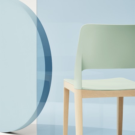 Chaise design Settesusette ambiance vintage vert de dos 