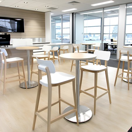 Tabouret haut design bois et plastique salle de pause blanc – Porta Venezia