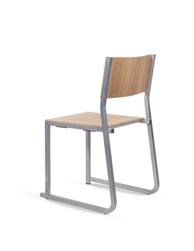 GT01 – Chaise en métal empilable avec assise bois, solution pratique pour petits espaces