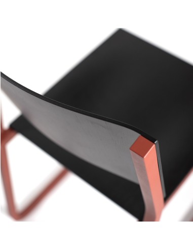 GT01 – Chaise empilable au design fonctionnel, facile à stocker, avec des matériaux durables