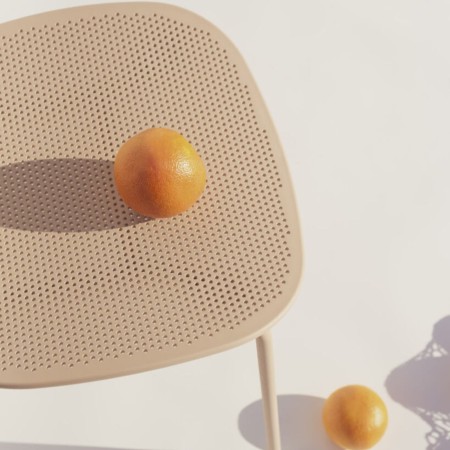 Chaise Tondina Slim – Structure fine en métal et assise en plastique recyclé pour un style épuré