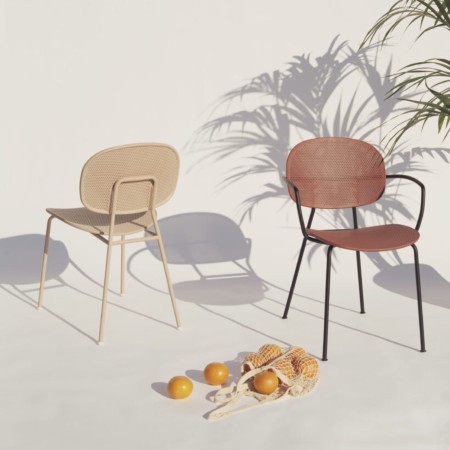 Tondina Slim – Chaise outdoor avec accoudoirs, structure robuste et assise ajourée pour l’extérieur 2