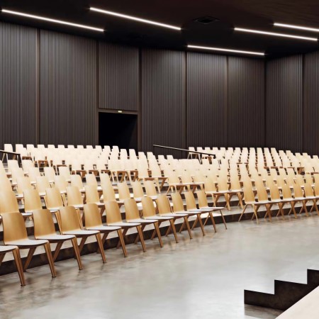 Chaise empilable en bois de chêne naturel Woodstock – 4 pieds, design minimaliste