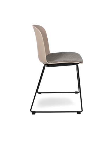 Chaise de bureau design RELIEF structure traîneau noire et assise tapissée