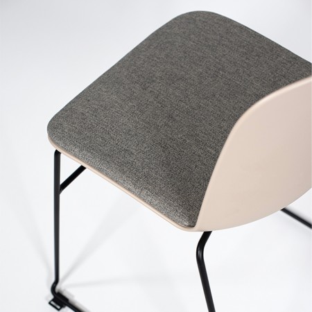 Mobilier d’accueil tissu avec piètement traîneau – Relief