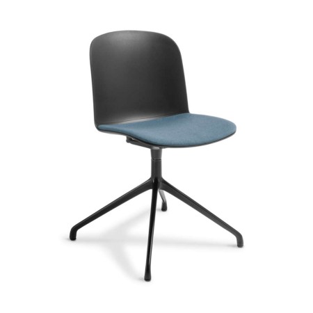 Chaise pivotante Relief avec assise tapissée bleue et coque noire sur base aluminium noire 4 branches