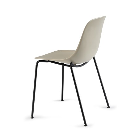 Chaise design en plastique pour extérieur