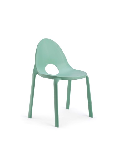 Chaise Drop vert clair en perspective, design ludique et ajouré en dossier
