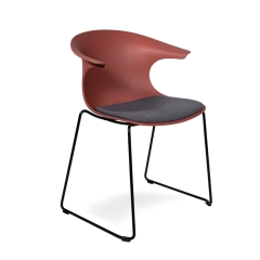chaise design pieds traîneau avec assise tissu