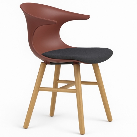 chaise rétro avec pieds en bois et assise en tissu