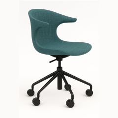 chaise en tissu avec pied étoile sur roulettes