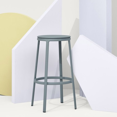 Tabouret design ROUND&ROUND bleu gris avec assise pivotante, structure fine en plastique, style conte