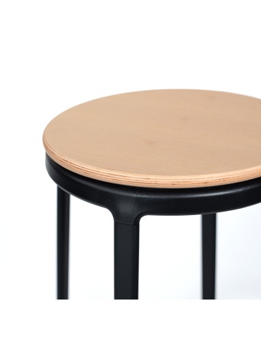 Assise pivotante en bois clair du tabouret ROUND&ROUND avec structure noire en métal