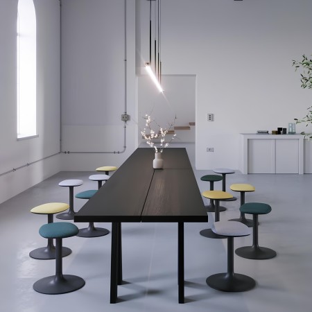 Tabouret design Flink avec base blanche et assise en tissu rouge brique arrondi 2