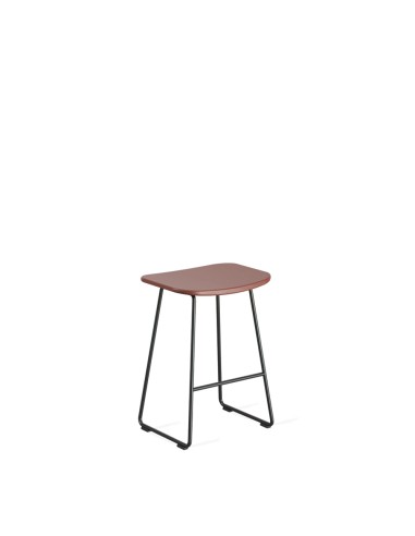 Tabouret bas Klejn en plastique marsala et structure métallique noire