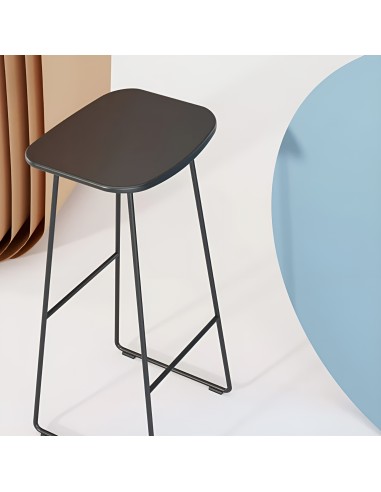Tabouret de cusine KLEJN coloris noir en plastique et acier - intérieurs minimalistes