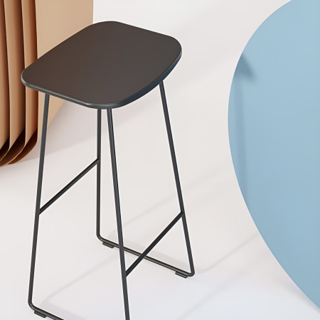 Tabouret de bar KLEJN - acier et plastique, légerté et practicité coloris noir