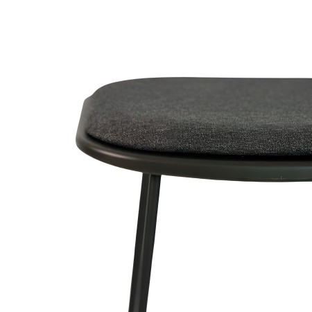 Assise en tissu du tabouret bas KLEJN - pratique, confortable et léger pour salle d'attente ou bureau