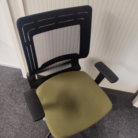 Caisson de bureau fixe avec plumier et tiroir métallique