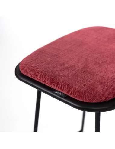Tabouret bas KLEJN assise en tissu rouge rembourré - confort et praticité