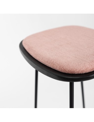 Assise en tissu du tabouret en bois et acier KLEJN pour bars comptoirs et cafés