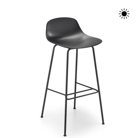 Tabourets Pure Loop Mini multicolores avec piètement noir dans une salle à manger moderne